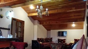 Apartment | Living room | Smart TV, fireplace - Dar Saada (Imouzzer du Kandar)