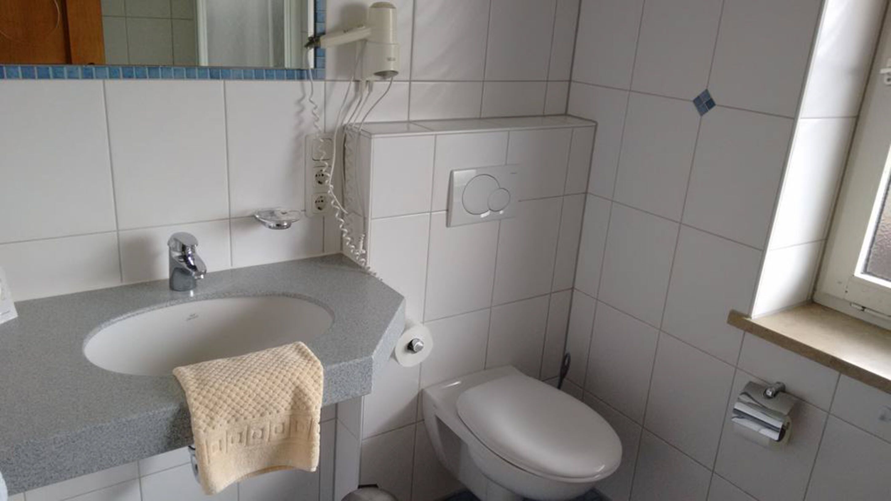 double room | bathroom | shower, free toiletries, hair dryer, towels
