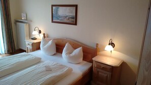 Double Room | In-room safe, free cots/infant beds, rollaway beds, free WiFi - Hotel Unterwirt (Eggstatt)
