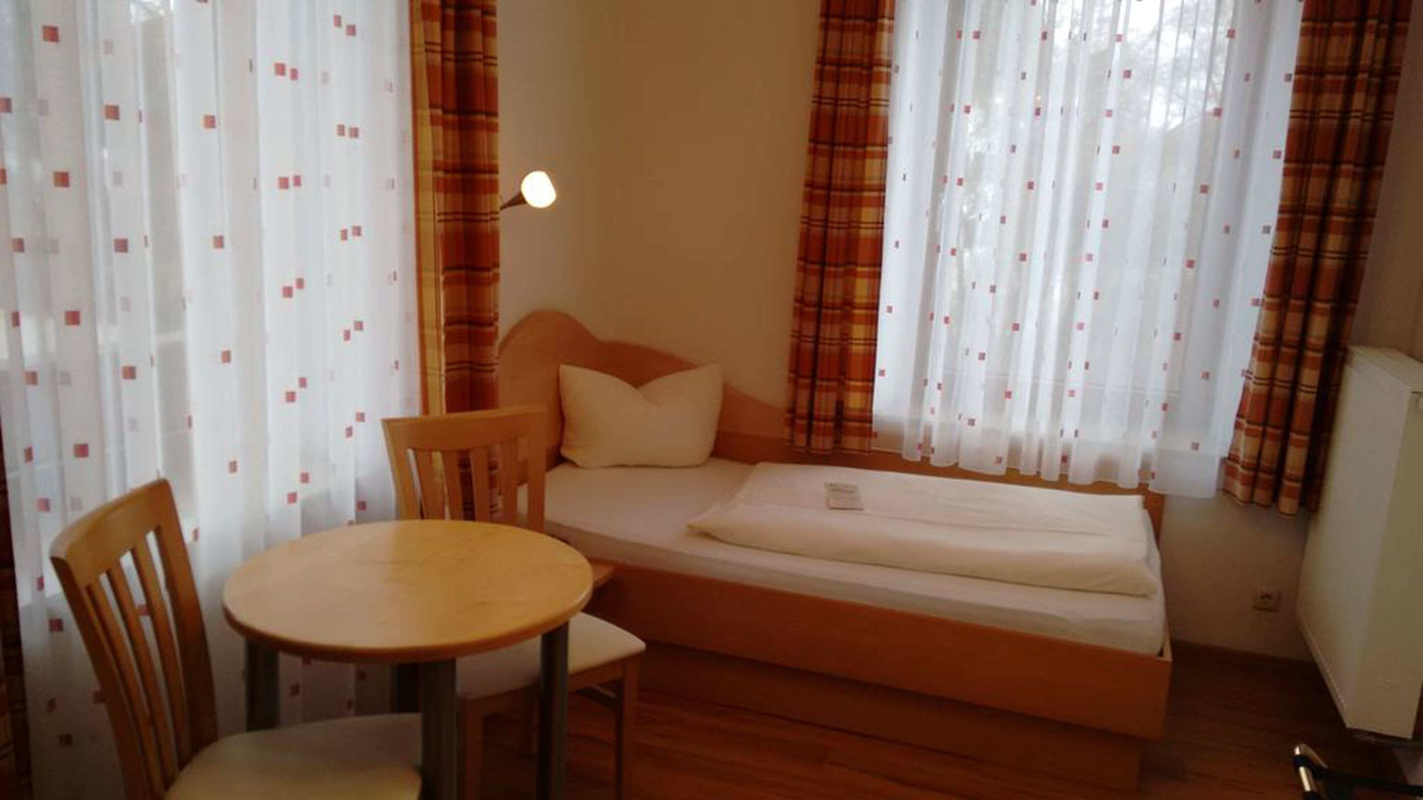 single room | in-room safe, free cots/infant beds, rollaway beds, free wifi