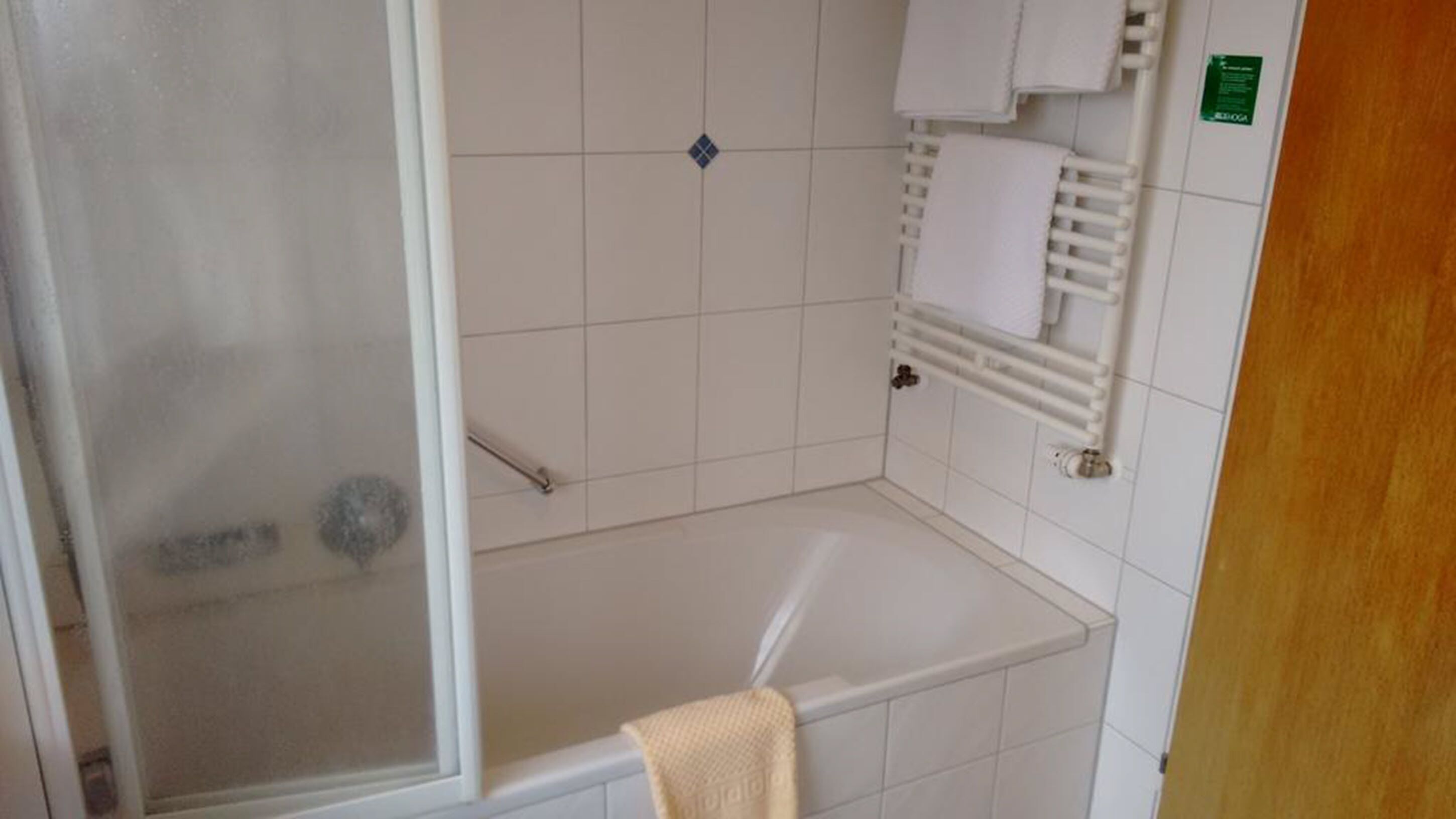 double room | deep-soaking bathtub