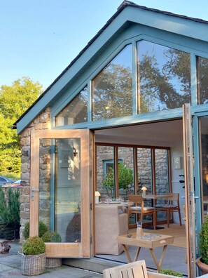 Terrace/patio - Lancaster Barn B&B (Lancaster)
