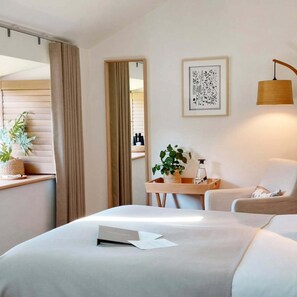 슈피리어 더블룸 (Large Barn Room ) | 필로우탑 침대, 미니바, 각각 다른 스타일의 인테리어, 각각 다르게 가구 비치