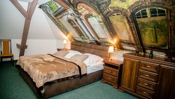 Junior Suite (5 guests) | Desk, blackout drapes, free WiFi, bed sheets