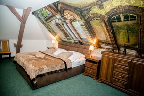 Junior Suite (5 guests) | Desk, blackout drapes, free WiFi, bed sheets