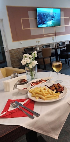 Alimentos y bebidas. Hotel Polonia - Frankfurt-Oder