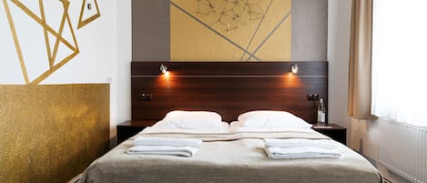 Doppia Basic | Area soggiorno | TV a schermo piatto 82 cm con canali satellitari, TV