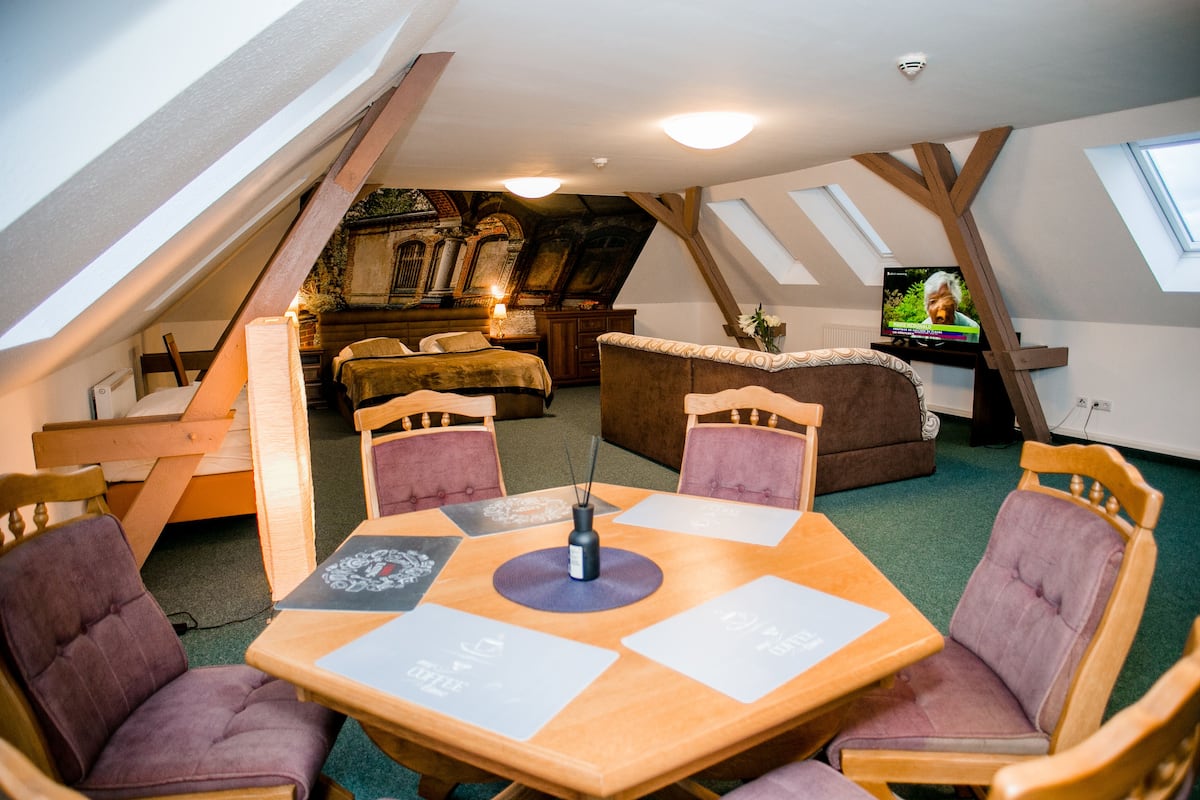 junior suite (5 guests) | living area | 82-cm flat-screen tv with satellite channels, tv