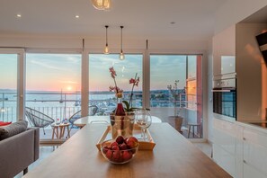 Panoramic Apartment, 2 Bedrooms, Sea View | In-room dining - Amazing View Apartment (Zadar)