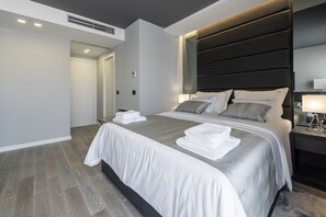 Chambre Double Supérieure, vue partielle sur la mer