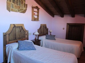 Chambre avec lits jumeaux | Lits bébé (gratuits), lits pliants/supplémentaires, Wi-Fi gratuit