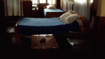 Classic Room, 1 Katil Kelamin (Double), Non Smoking, Garden View | Peti besi dalam bilik, dihias secara berasingan