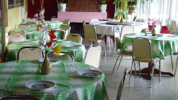 Petit déjeuner continental (5000 MGA par personne)