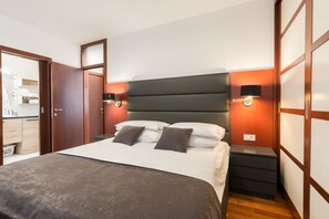 Appartement Luxe, baignoire à jets | Chambres insonorisées, fer et planche à repasser, Wi-Fi gratuit