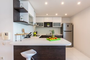 Luxury Apartment, Jetted Tub | Private kitchen | Full-size fridge, oven, stovetop, dishwasher - Apartment Il' Nido (Zadar)