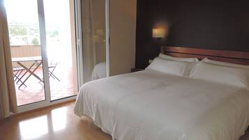 Desk, free WiFi, bed sheets