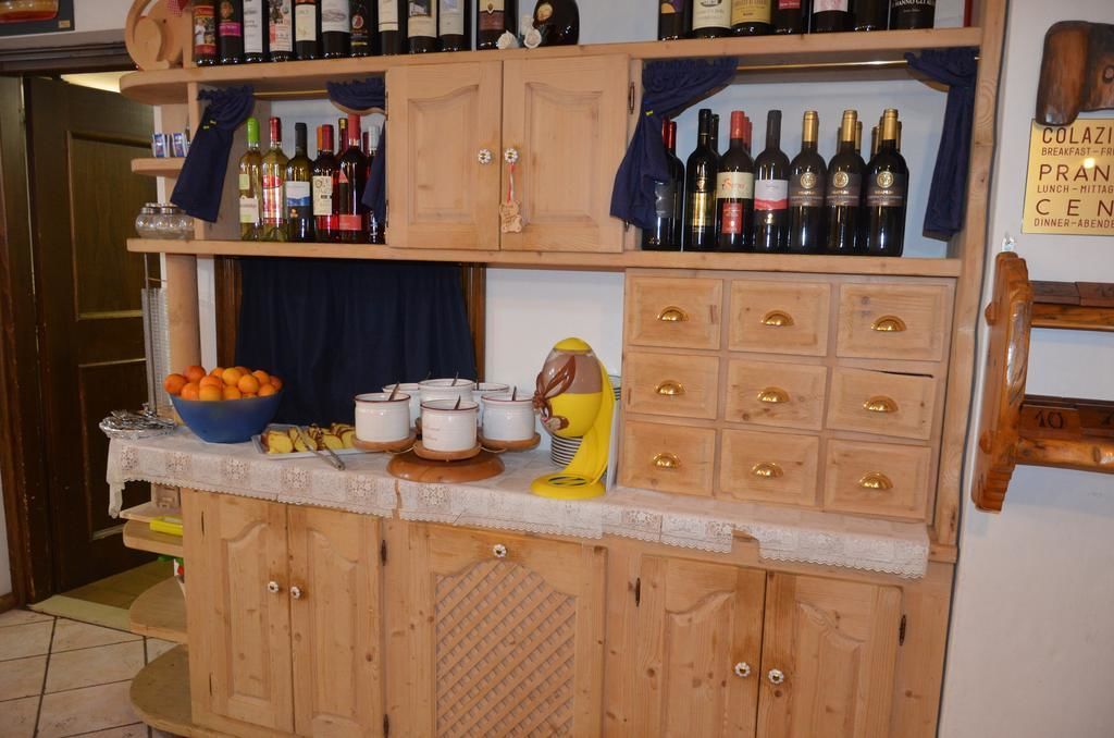 Petit déjeuner buffet servi tous les jours en supplément