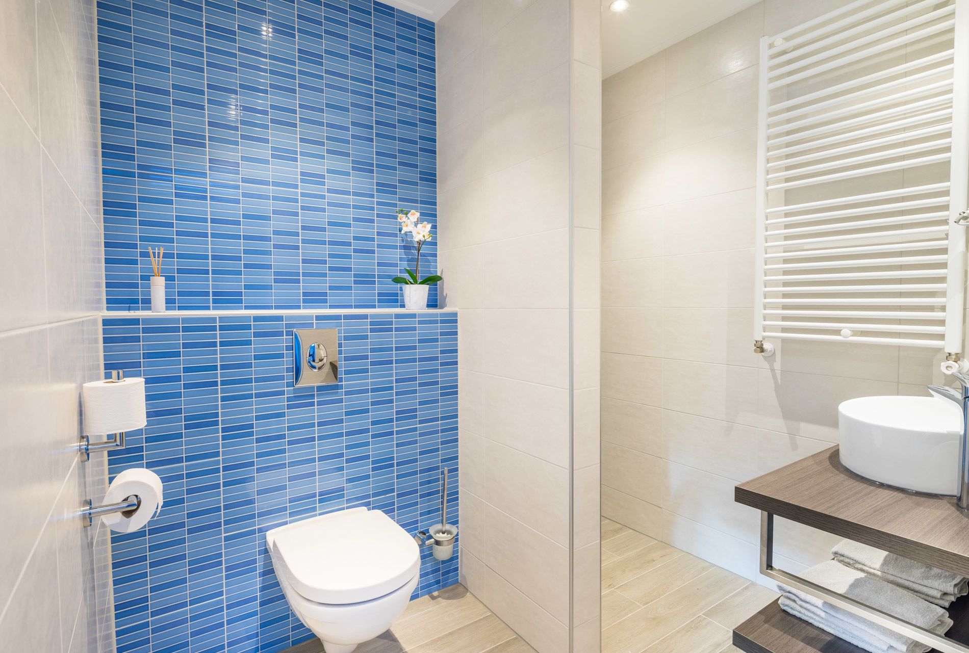 comfort double room | bathroom | shower, rainfall showerhead, free toiletries, hair dryer