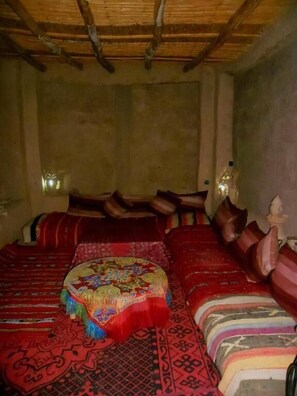 Desk, free WiFi, bed sheets - Gîte Migusta Chez Madame Hayate (Skoura)