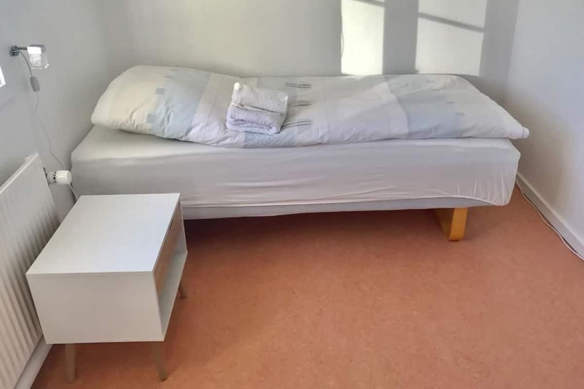 Business Room, 1 Twin Bed, Sea View | Free WiFi, bed sheets