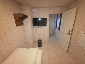 Family House, 2 Bedrooms, Terrace, Ocean View | Desk, laptop workspace, free WiFi, bed sheets - Café de Upernavik (Upernavik)