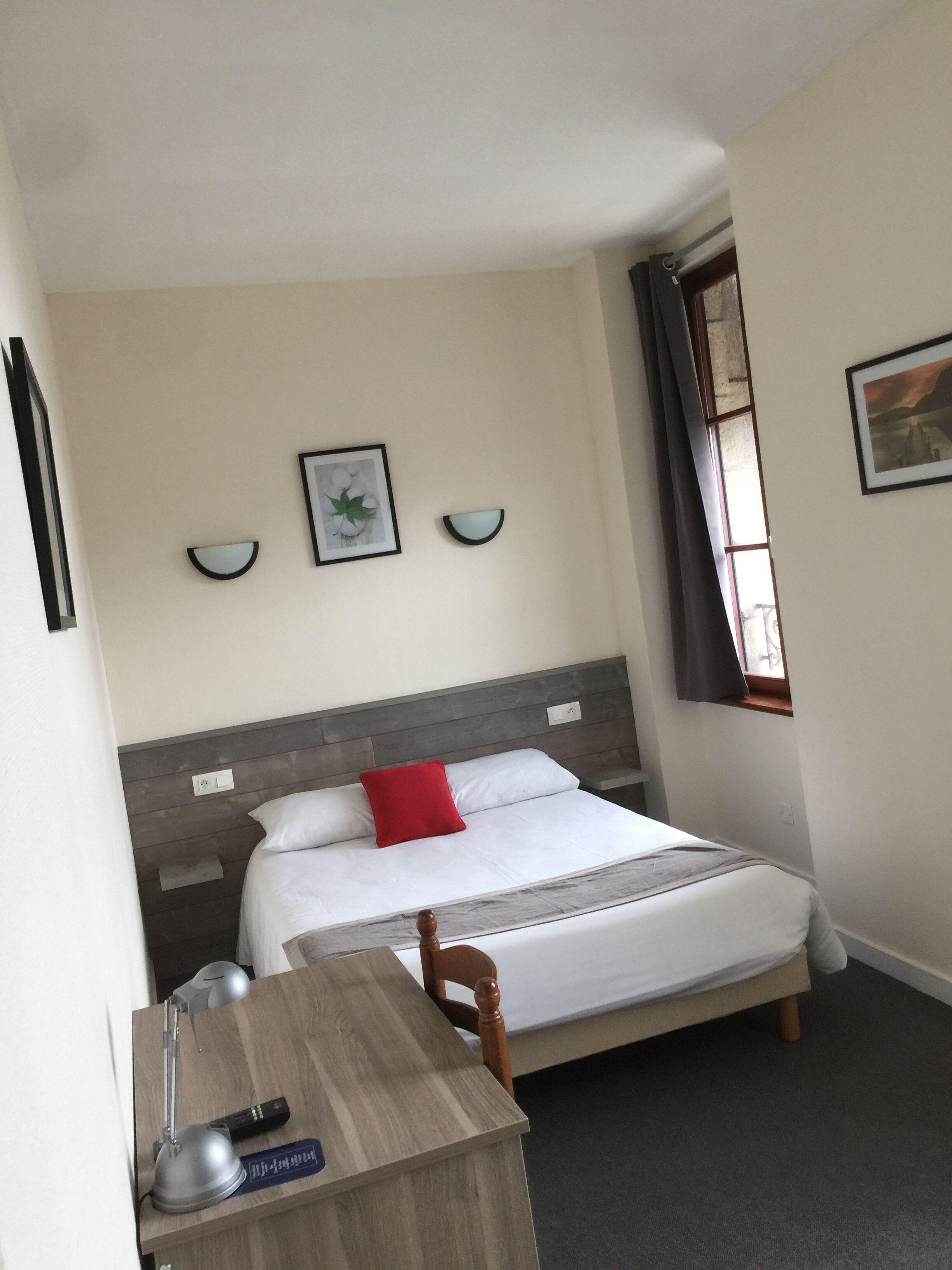 double room | desk, iron/ironing board, free wifi, bed sheets