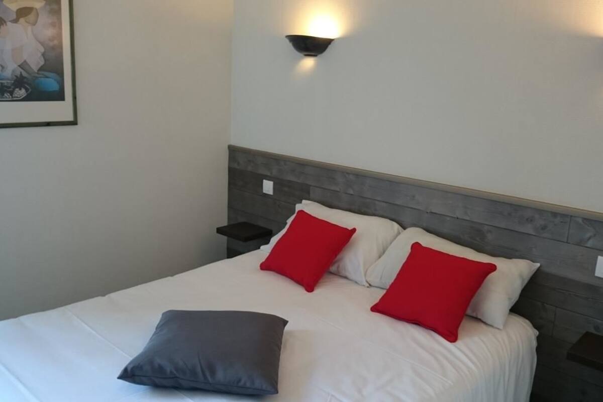 double room | desk, iron/ironing board, free wifi, bed sheets