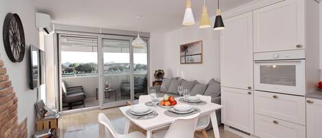 Apartment, Sea View | In-room dining