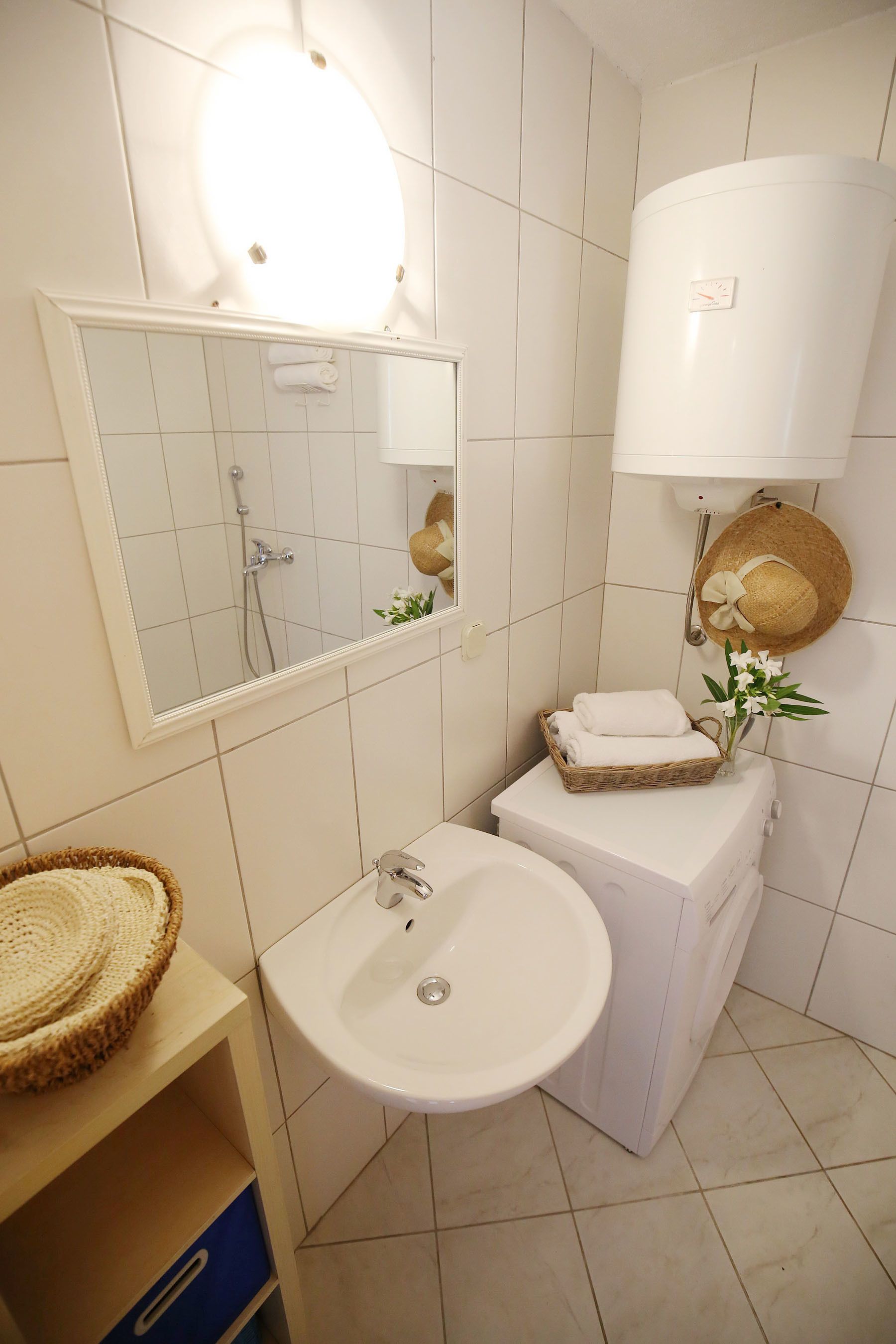 One Bedroom Beach House | Bathroom | Shower, free toiletries, hair dryer, bathrobes
