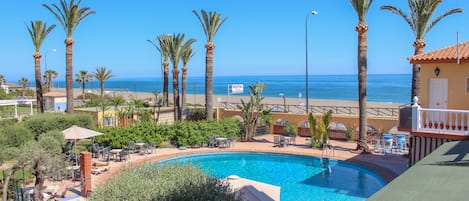 Seasonal outdoor pool, pool umbrellas, sun loungers