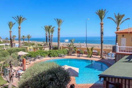 Seasonal outdoor pool, pool umbrellas, sun loungers