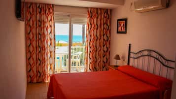 Kamar Double atau Twin Basic, pemandangan laut | Setrika/meja setrika, Wi-Fi gratis, dan seprai linen