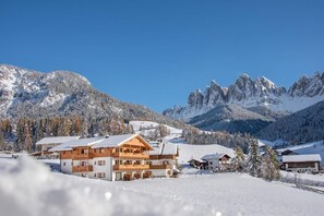 Exterior - Proihof (Funes)