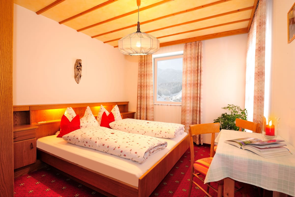 Doppelzimmer | Daunenbettdecken, schallisolierte Zimmer, Bügeleisen/Bügelbrett