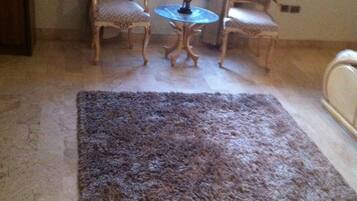 Chambre Deluxe, 1 lit double, accessible aux personnes à mobilité réduite, vue jardin