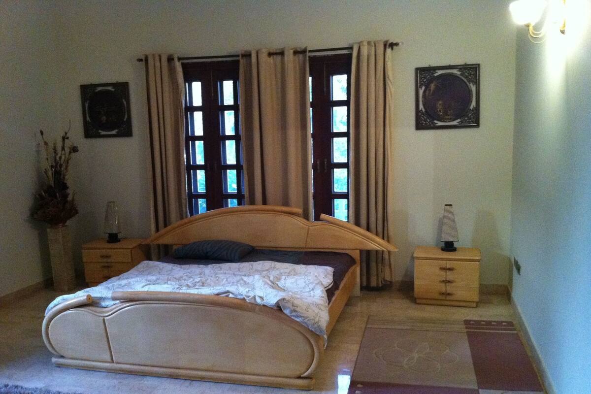 Habitació Deluxe, 1 llit doble, accessible, vistes al jardí | Roba de llit hipoal·lergògena i cortines opaques 