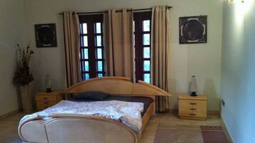 Chambre Deluxe, 1 lit double, accessible aux personnes à mobilité réduite, vue jardin