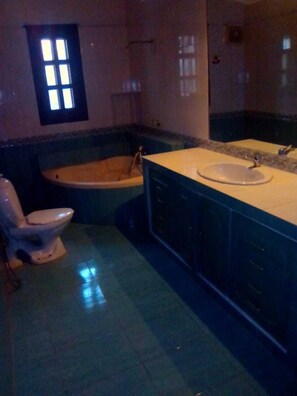 Deluxe Room, 1 Double Bed, Accessible, Garden View | Bathroom - Pearl lodge Karachi by Bawany group (Karachi)