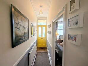 Family House, 5 Bedrooms, Kitchen, City View | Living area | Flat-screen TV, Netflix - TopHome Stoke Newington (London)