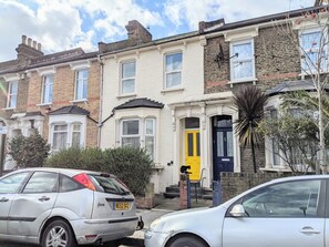 Front of property - TopHome Stoke Newington (London)