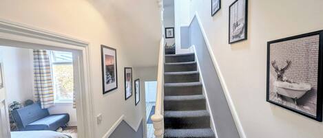 Family House, 5 Bedrooms, Kitchen, City View | Living area | Flat-screen TV, Netflix