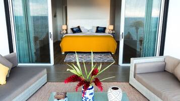 5 bedrooms, Egyptian cotton sheets, premium bedding, down comforters