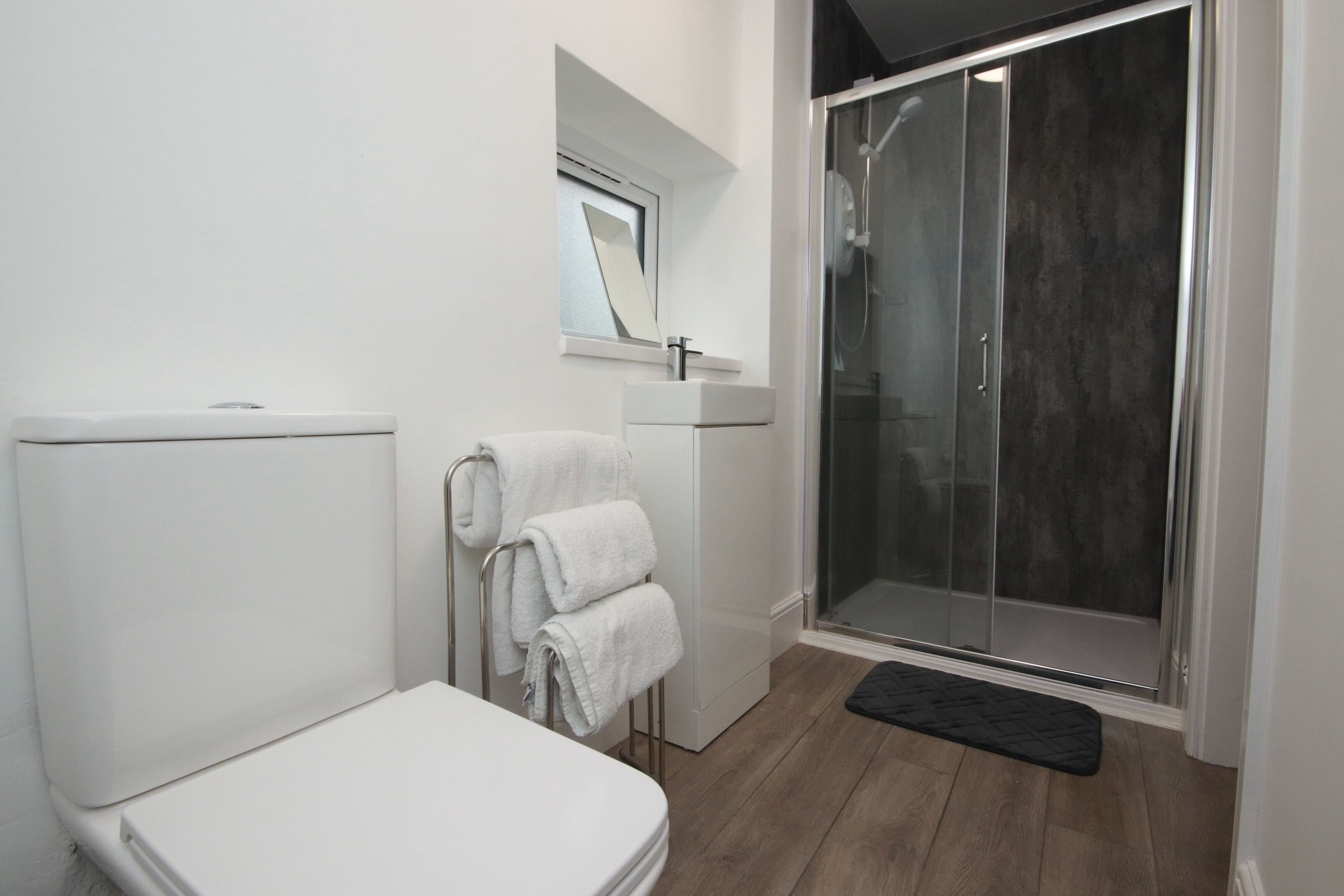 Rom, flere senger, eget bad | Bad | Håndklær