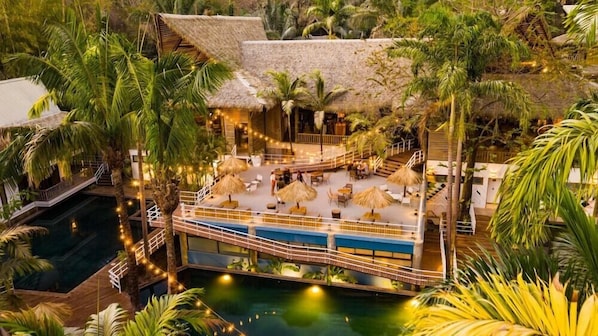 Outdoor dining - Socialtel Nosara (Nosara)