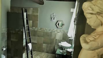 Superior-Doppelzimmer | Badezimmer | Dusche, Regendusche, kostenlose Toilettenartikel, Bidet