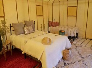 Desk, free WiFi, bed sheets - Aramja luxury camp (Skoura)