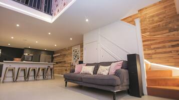 Cottage | Lobby sitting area