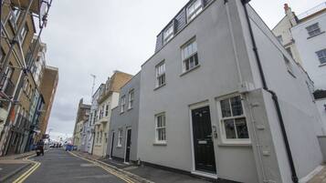 Cottage | Street view