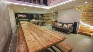 Cottage | In-room dining