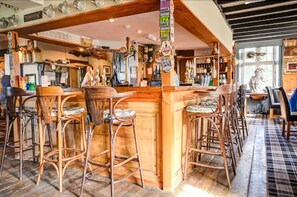 Bar (on property) - Thames Head Inn (Cirencester)